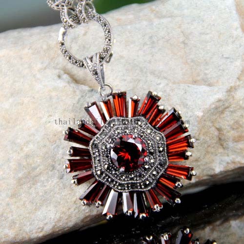 Thai 925 Sterling Silver Garnet Charming Pendant